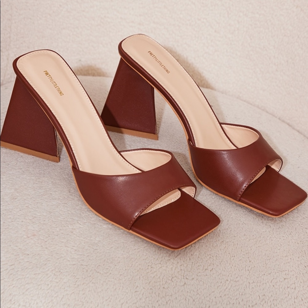 Pretty Little Thing Triangle Heels Slip On Slide Sandals Pump Tan PLT Kawaii
